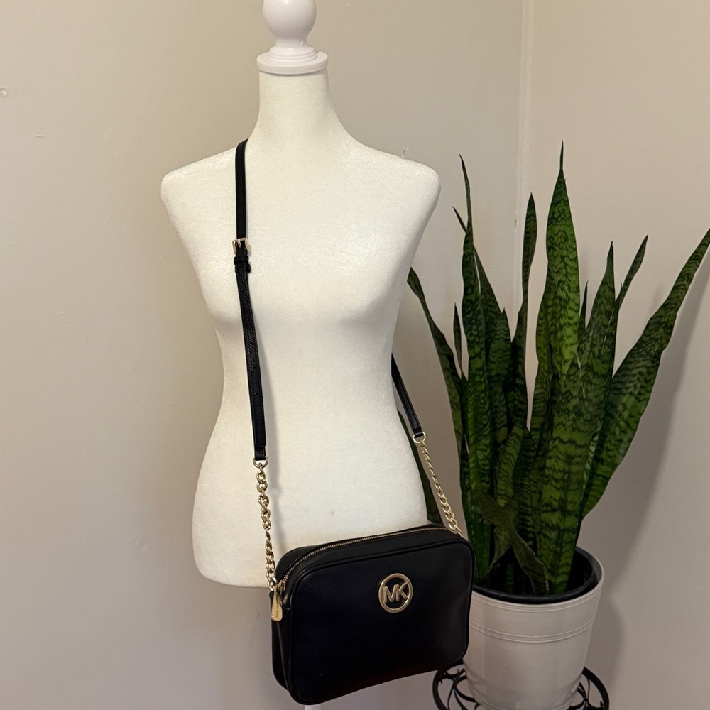 Michael Kors | Fulton Large EW Crossbody Camera Bag, Black Pebbled Leather
